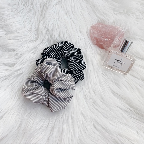 (5 ๐) ๐ 6 PACK Striped Scrunchies - Picture 5 of 8